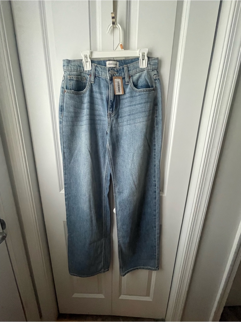 Vestique Sneak Peek Light Wash Straight Leg Jeans - Classic Denim
